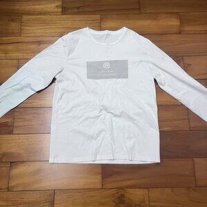 White long-sleeved T-shirt.
